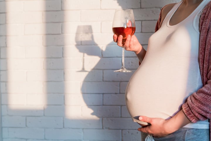 Una vita che nasce teme l&#8217;alcol: in gravidanza non bere