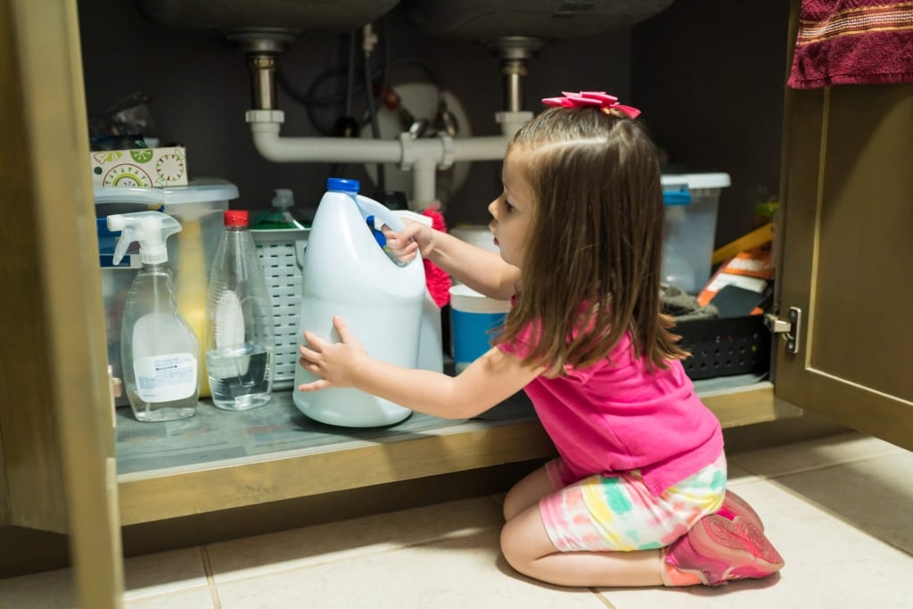 Detergenti, detersivi e disinfettanti: i rischi in casa