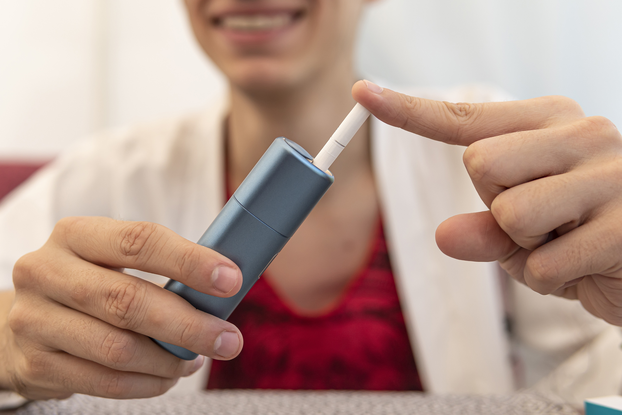 è meglio la sigaretta elettronica o il riscaldatore di tabacco La differenza tra il tabacco riscaldato e una e-sigaretta | PMI -  Switzerland main image 1