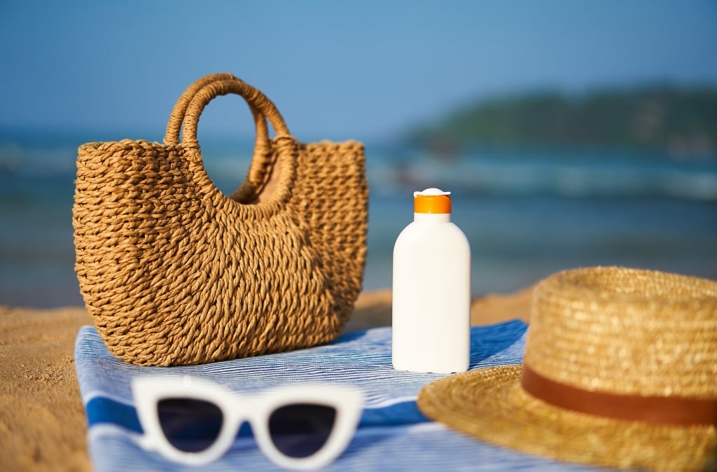Come proteggersi dal sole: creme, indumenti e buone norme