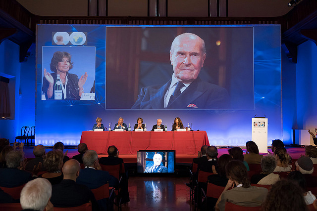 365625470233f09eaab12z