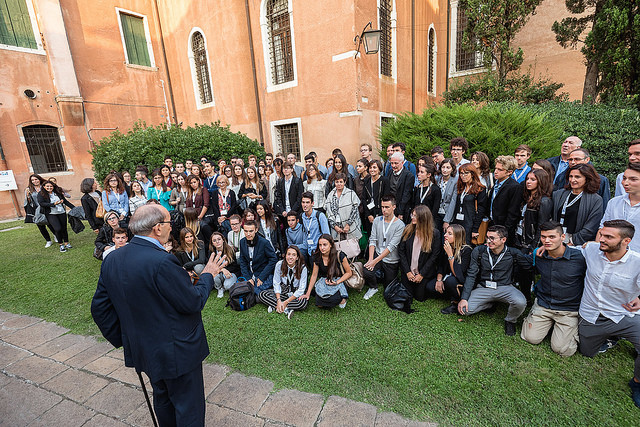 37251311241f6d2fa8720z