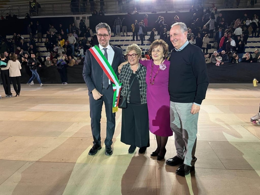 delegati-daniela-magno-e-franco-di-bonaventura-con-il-sindaco-di-roseto-e-la-presidente-luisa-delpidio-1_2