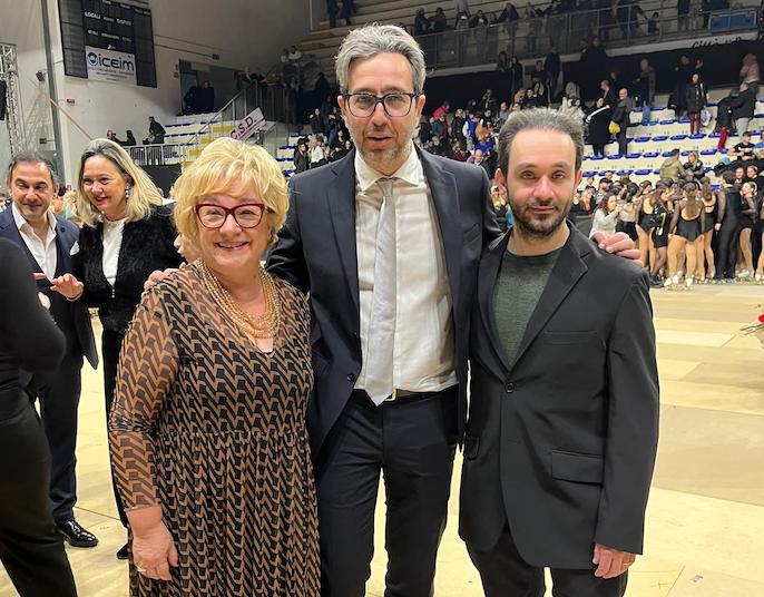 la-delegata-di-teramo-daniela-magno-il-sindaco-di-roseto-degli-abruzzi-mario-nugnes-il-ricercatore-sostenuto-dalla-delegazione-jacopo-di-gregorio_1