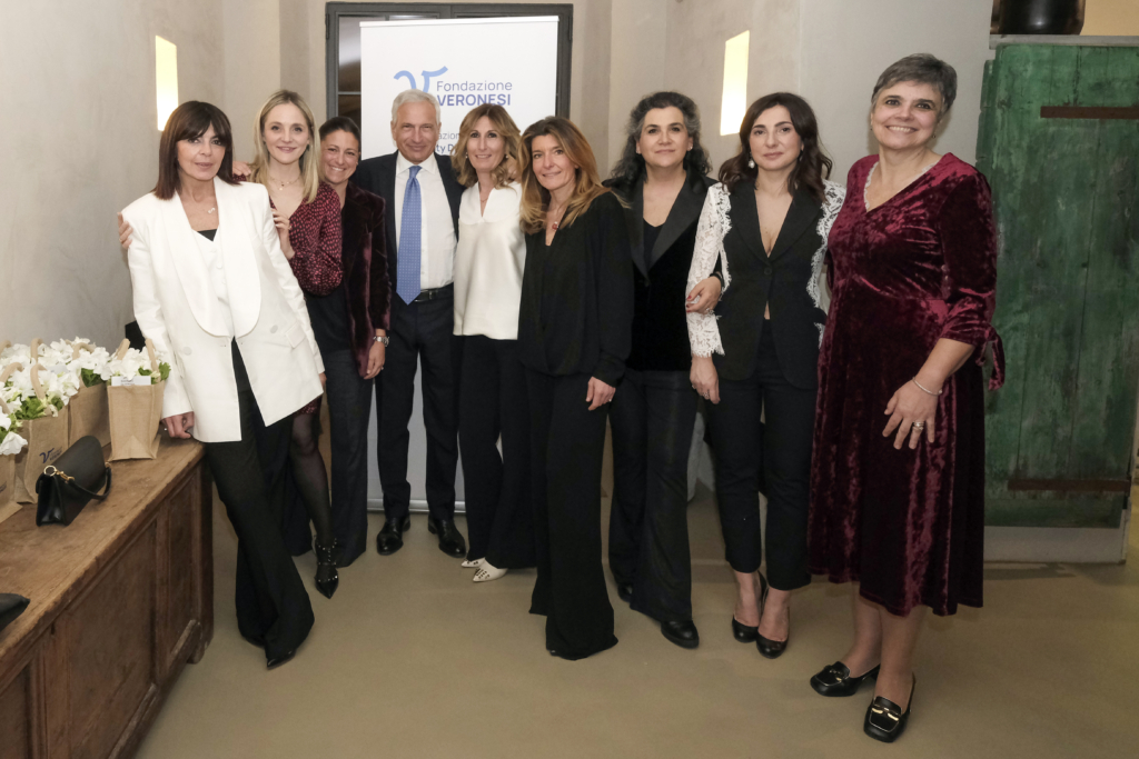 paolo-veronesi-con-laura-carlini-responsabile-delegazione-di-arezzo-e-le-delegate