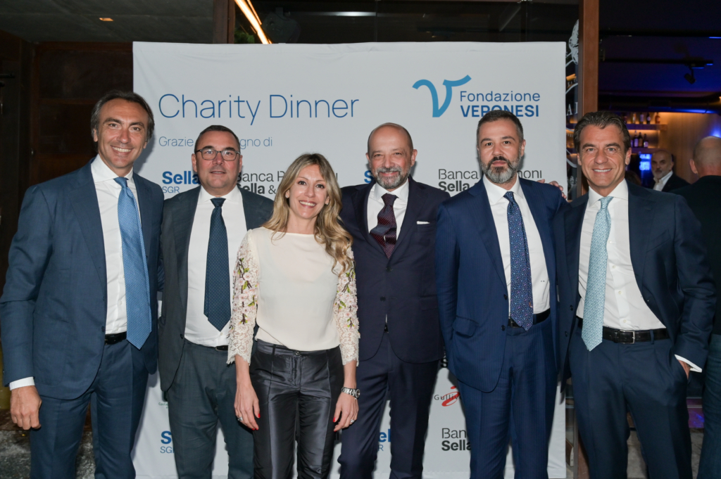 raffaella-franzoni-con-mario-romano-e-i-rappresentanti-di-sella-sgr-e-banca-patrimoni-sella-c