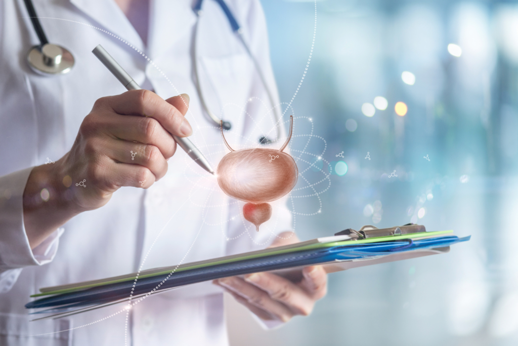 Medico illustra ad un paziente la procedura della prostatectomia