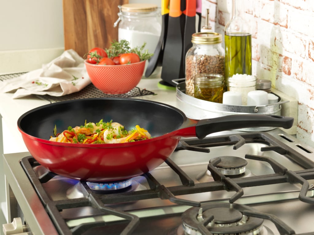 È sicuro cucinare con le padelle antiaderenti?