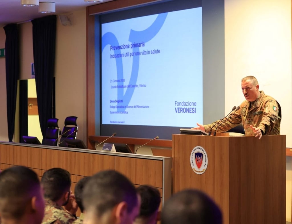 1_Il Comandante di Reggimento della Scuola Sottufficiali introduce la conferenza