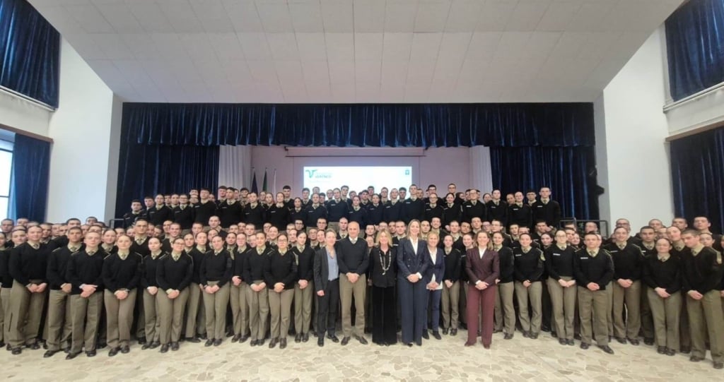 7_Foto di gruppo degli allievi della Teulie con la delegazione