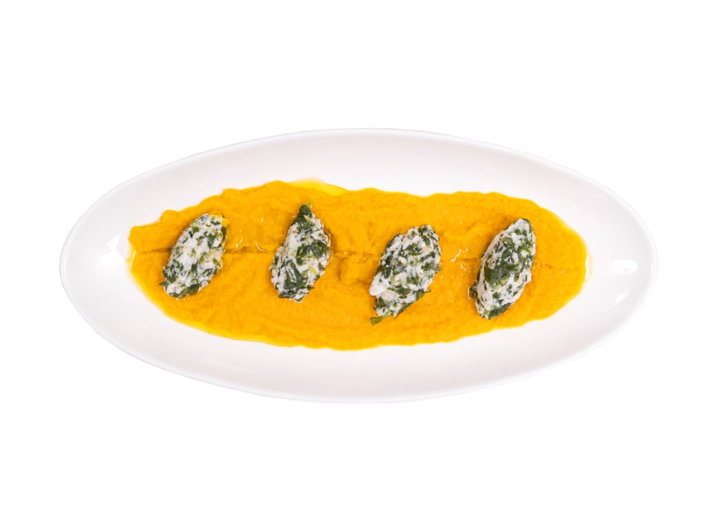 Gnocchi di ricotta e bietole su crema di carote